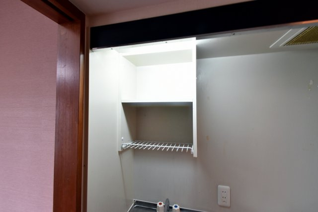 ベルファーム甲子園の内装|キッチン上収納　3階303号室別部屋イメージ