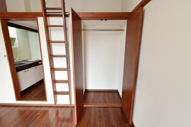 ベルファーム甲子園の内装|クローゼット　3階303号室別部屋イメージ