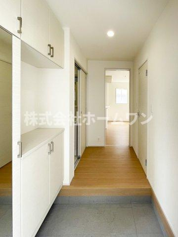 羽村市羽中２丁目の新築一戸建の玄関|落ち着いた玄関です