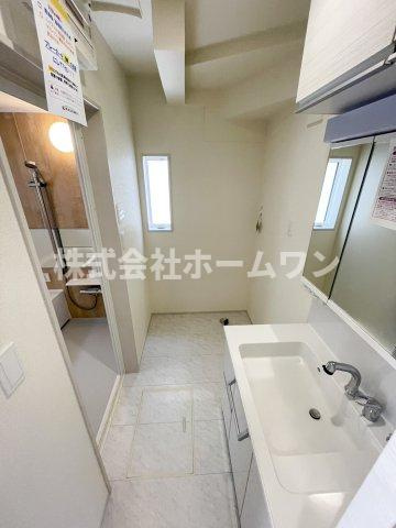 羽村市羽中２丁目の新築一戸建の独立洗面台|使いやすい独立洗面台です