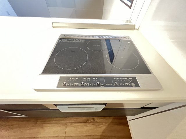 桜井市東新堂 のキッチン|IHクッキングヒーター3口
