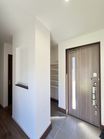 桜井市東新堂 の玄関|おしゃれなニッチのある内玄関