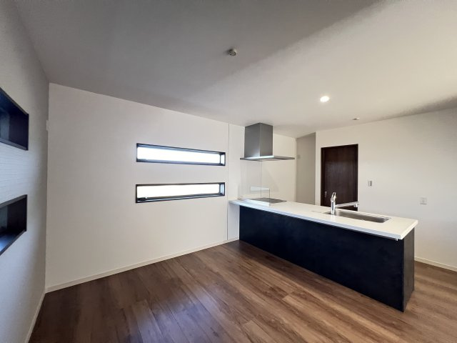 桜井市東新堂 の居間・リビング|対面式システムキッチンのあるダイニング