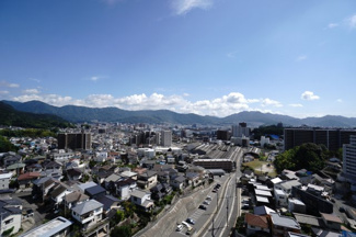 【展望】 | 【上質リフォーム】ザ・パークハウス府中南 | 【四季を感じる】
四季の移ろい・爽やかな青空や風を感じられ
自然を愉しめるパノラマビュー。
毎日の暮らしに余裕を感じさせてくれる、
遮る物の無い開放的な眺望を是非、ご堪能ください。