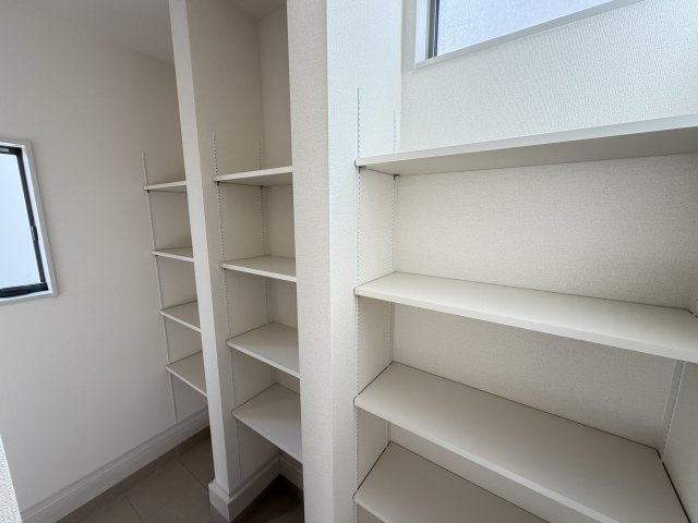 第3富士見町時沢　新築戸建　7号棟の収納|玄関にはシューズインクローク完備！可動棚付きで使い勝手が良いですよ！
