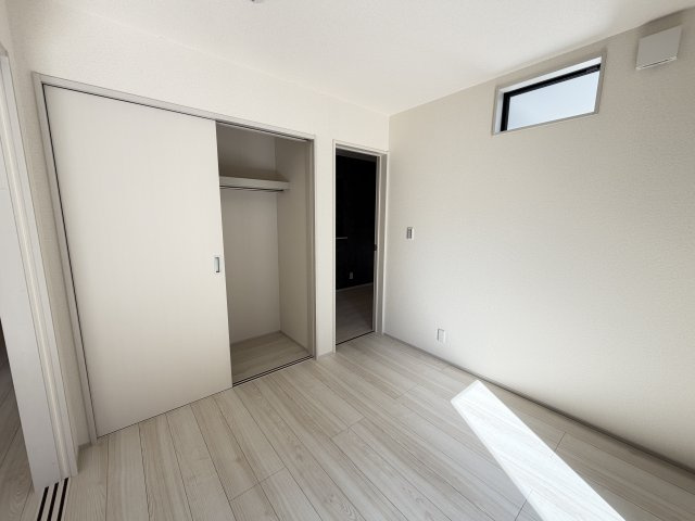 第3富士見町時沢　新築戸建　5号棟の収納|1階洋室にも収納があります