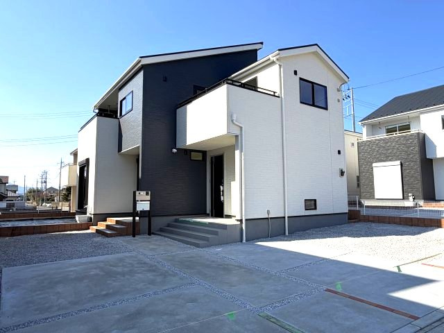 第3富士見町時沢　新築戸建　5号棟の外観|ゆとりある敷地に建てられた設備充実でおしゃれな住宅にすみませんか♪