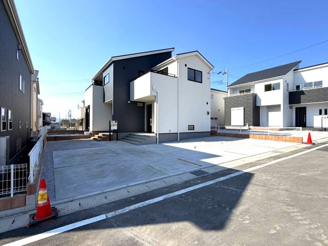 第3富士見町時沢　新築戸建　5号棟の駐車場|駐車場もキレイに整備されています。並列４台駐車可能です♪