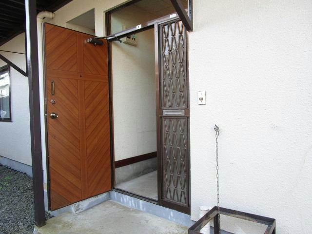 ハイツ弘貴の玄関