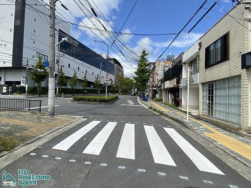 紫野大徳寺町 中古テラスハウスの前面道路含む現地写真