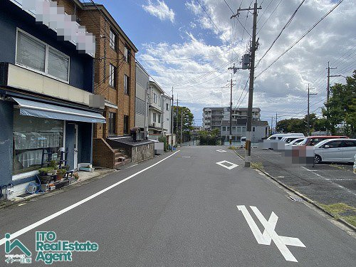 紫野大徳寺町 中古テラスハウスの前面道路含む現地写真