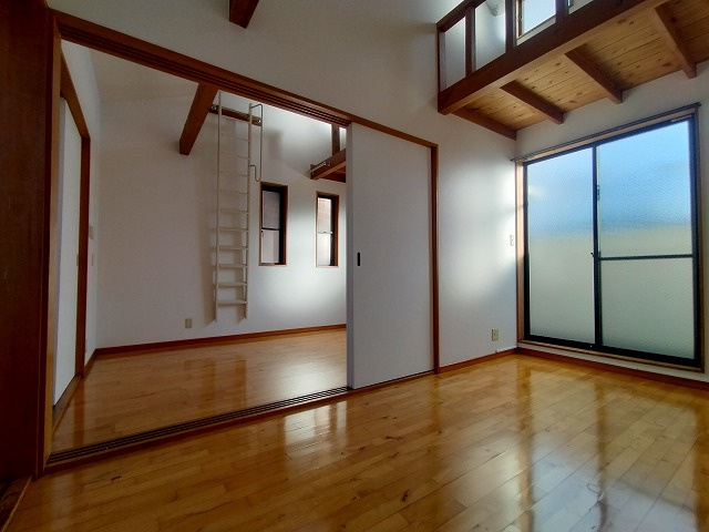 神戸市須磨区須磨浦通５丁目の一戸建ての洋室