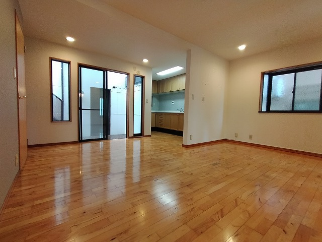 神戸市須磨区須磨浦通５丁目の一戸建ての居間・リビング