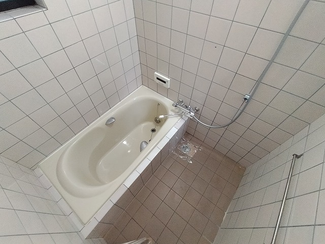 神戸市須磨区須磨浦通５丁目の一戸建ての浴室