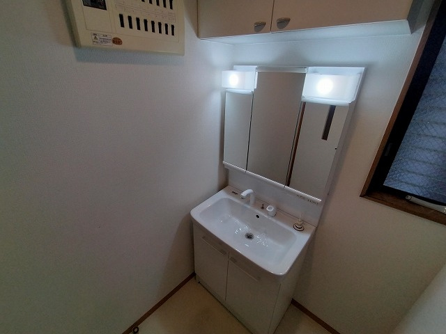 神戸市須磨区須磨浦通５丁目の一戸建ての洗面所