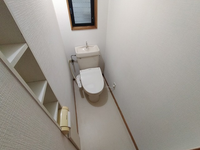 神戸市須磨区須磨浦通５丁目の一戸建てのトイレ