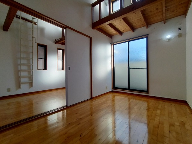 神戸市須磨区須磨浦通５丁目の一戸建ての洋室