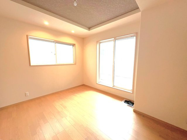 ２０２３年４月完成の築後未入居物件◆小屋裏収納付き３ＬＤＫ◆伏見区羽束師古川町の洋室|洋室