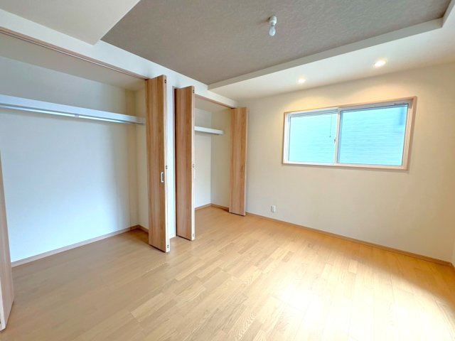 ２０２３年４月完成の築後未入居物件◆小屋裏収納付き３ＬＤＫ◆伏見区羽束師古川町の洋室|洋室