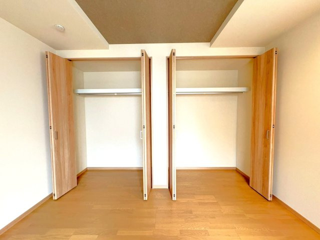 ２０２３年４月完成の築後未入居物件◆小屋裏収納付き３ＬＤＫ◆伏見区羽束師古川町の洋室|クローゼット