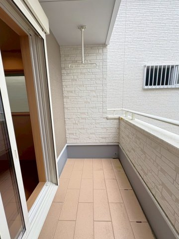 ２０２３年４月完成の築後未入居物件◆小屋裏収納付き３ＬＤＫ◆伏見区羽束師古川町のバルコニー|バルコニー