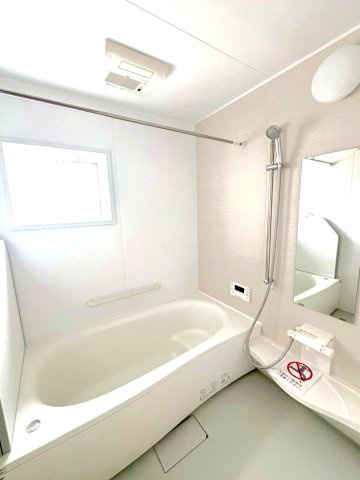 ２０２３年４月完成の築後未入居物件◆小屋裏収納付き３ＬＤＫ◆伏見区羽束師古川町の浴室|浴室