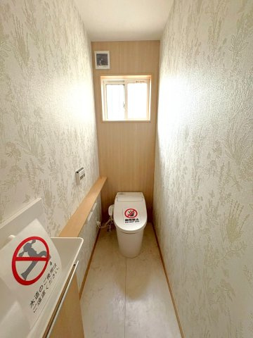 ２０２３年４月完成の築後未入居物件◆小屋裏収納付き３ＬＤＫ◆伏見区羽束師古川町のトイレ|トイレ
