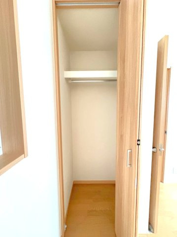 ２０２３年４月完成の築後未入居物件◆小屋裏収納付き３ＬＤＫ◆伏見区羽束師古川町の収納|リビング収納