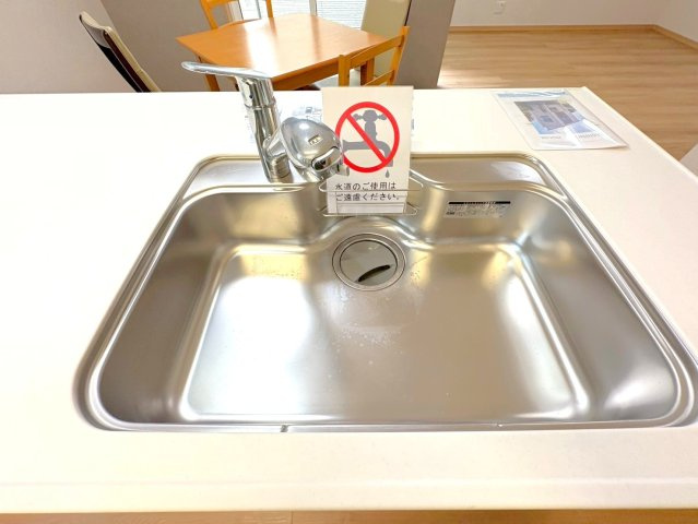 ２０２３年４月完成の築後未入居物件◆小屋裏収納付き３ＬＤＫ◆伏見区羽束師古川町のキッチン|シンク