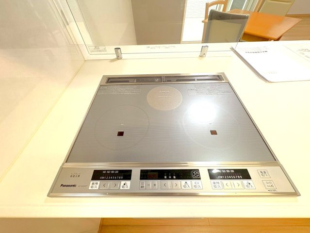 ２０２３年４月完成の築後未入居物件◆小屋裏収納付き３ＬＤＫ◆伏見区羽束師古川町のキッチン|ＩＨクッキングヒーター