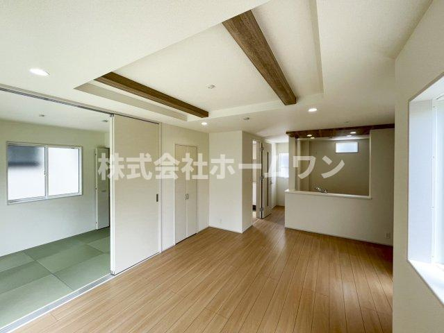 羽村市羽中２丁目の新築一戸建の居間・リビング|おしゃれなリビングです