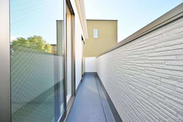 テラシエ武庫の里1丁目新築一戸建て│5LDK+駐車1台可のその他|2階バルコニー（西側）
とても心地よい風が入ります。青空を眺めながら一息つける環境です◎
