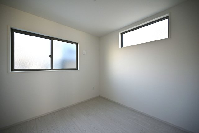 テラシエ武庫の里1丁目新築一戸建て│5LDK+駐車1台可の洋室|-2階洋室4.5帖-
2面採光で採光、通風共に良好です◎