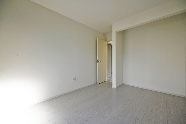 テラシエ武庫の里1丁目新築一戸建て│5LDK+駐車1台可のその他|-2階洋室5.2帖-
「収納スペースの広さ・使いやすさ」があることで家族みんなが快適に過ごせるお部屋です◎