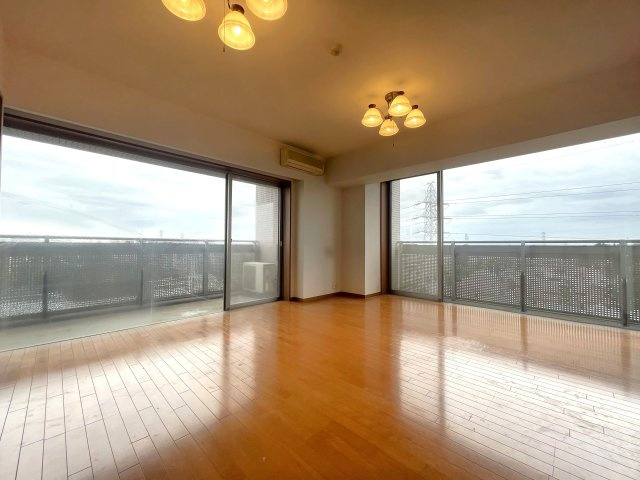 武蔵野市桜堤１丁目の中古マンションの居間・リビング