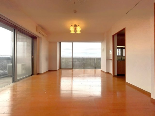 武蔵野市桜堤１丁目の中古マンションの居間・リビング