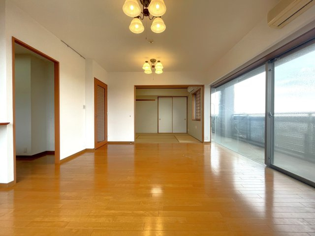 武蔵野市桜堤１丁目の中古マンションの居間・リビング