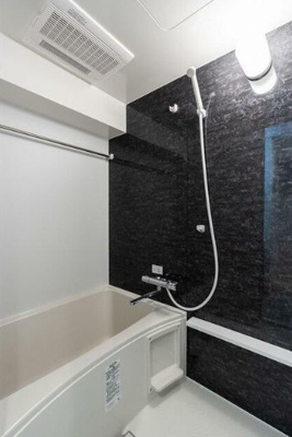 【浴室】 | コンフォリア・リヴ北新宿 | 浴室乾燥機付きバス。