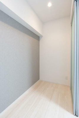 【寝室】 | コンフォリア・リヴ北新宿 | きれいなフローリング。