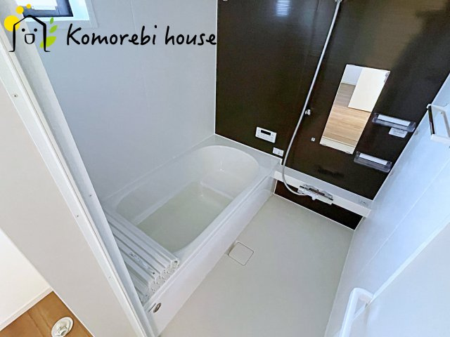 北本市中丸　12期　新築一戸建て　グレース　01の浴室|暖房・乾燥・換気が一体になった多機能浴室で、一年を通して快適に使えるのが魅力。冬は暖房であたたかく、雨の日は乾燥が洗濯物をしっかり乾かしてくれます。