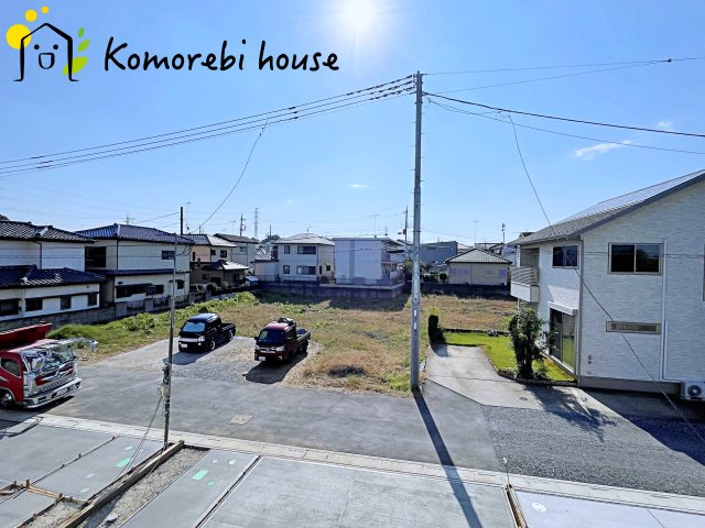 北本市中丸　12期　新築一戸建て　グレース　01の展望|高い建物に囲まれないため、バルコニーからの眺望は開放的。朝日や夕焼けの美しさを日々感じられる、心が落ち着く景色が広がります。