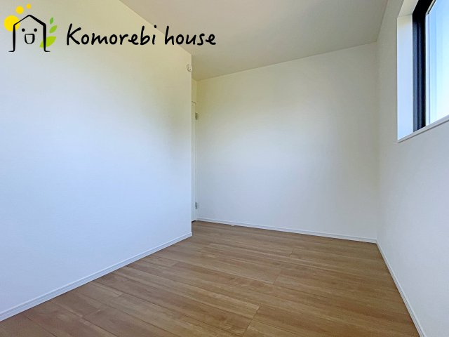 北本市中丸　12期　新築一戸建て　グレース　01の洋室|最近の新築住宅は窓まわりの性能が大きく進化しています。複層ガラスに、樹脂とアルミを組み合わせた断熱性の高いハイブリッドサッシを採用。