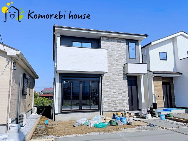 北本市中丸　12期　新築一戸建て　グレース　01の外観|耐久性に優れたサイディング貼りの外観。雨風に強く、汚れにくい素材で美しさが長持ちします。日々のメンテナンス負担を軽減し、家族の暮らしをしっかり守る安心の新築住宅です。