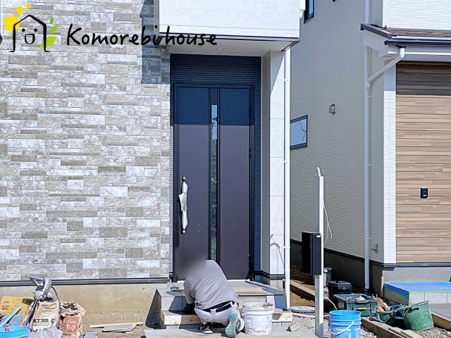 北本市中丸　12期　新築一戸建て　グレース　01の玄関|玄関から快適な生活が始まる。収納・導線・使い勝手に配慮された、家族に優しい設計です。