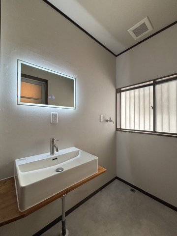 埼玉県所沢市林３丁目 中古戸建の独立洗面台|朝の身支度には欠かせない独立洗面化粧台