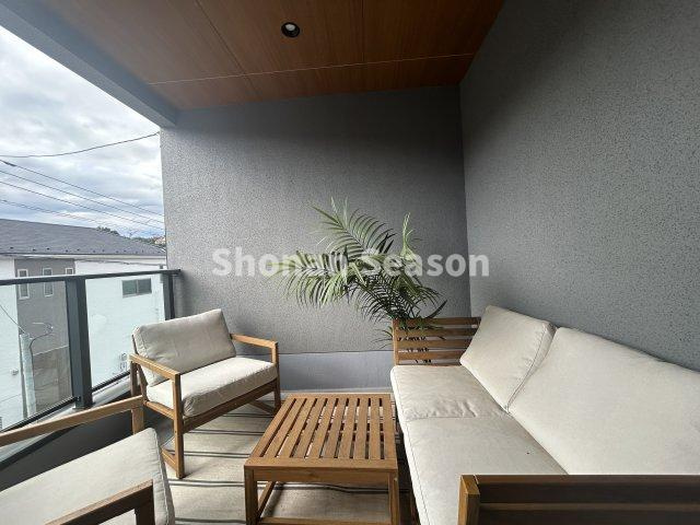 【バルコニー】 | 洗濯物干しはもちろん、ブランチ・BBQが楽しめるインナーバルコニー◎
使い方は無限大です♪