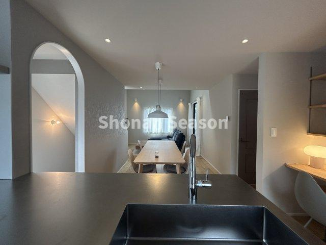 【キッチン】 | キッチンはステレンス仕様なので錆びにくく、耐熱性高いメリットがございます♪