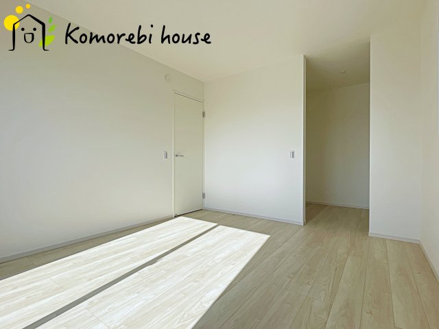 北本市中丸　12期　新築一戸建て　グレース　02の寝室|寝室にはゆとりのある広さがあり、大きめのベッドも余裕をもって配置できます。
実際に内覧いただければ、サイズ感もよりイメージしやすいと思います。採寸もその場でご協力いたしますので、ぜひお確かめください。