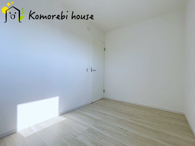 北本市中丸　12期　新築一戸建て　グレース　02の洋室|最近の新築住宅は窓まわりの性能が大きく進化しています。複層ガラスに、樹脂とアルミを組み合わせた断熱性の高いハイブリッドサッシを採用。