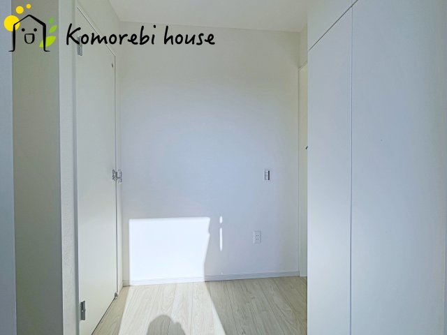 北本市中丸　12期　新築一戸建て　グレース　02の玄関|玄関から快適な生活が始まる。収納・導線・使い勝手に配慮された、家族に優しい設計です。